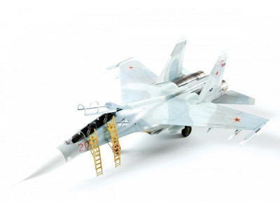 Сборная модель ZVEZDA Российский учебно-боевой самолёт Су-27УБ, 1/72