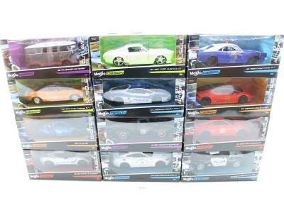 Машина 1:24 MAISTO Design в ассортименте 12 моделей в/к