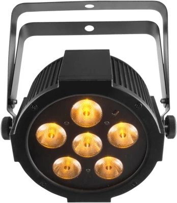 CHAUVET-DJ SlimPAR Q6 USB светодиодный прожектор направленного света типа LED PAR 6x4Вт RGBA c DMX, D-Fi и ИК управлением.